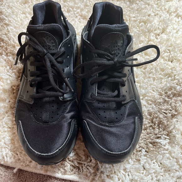 Lightly worn Nike Air Huaraches